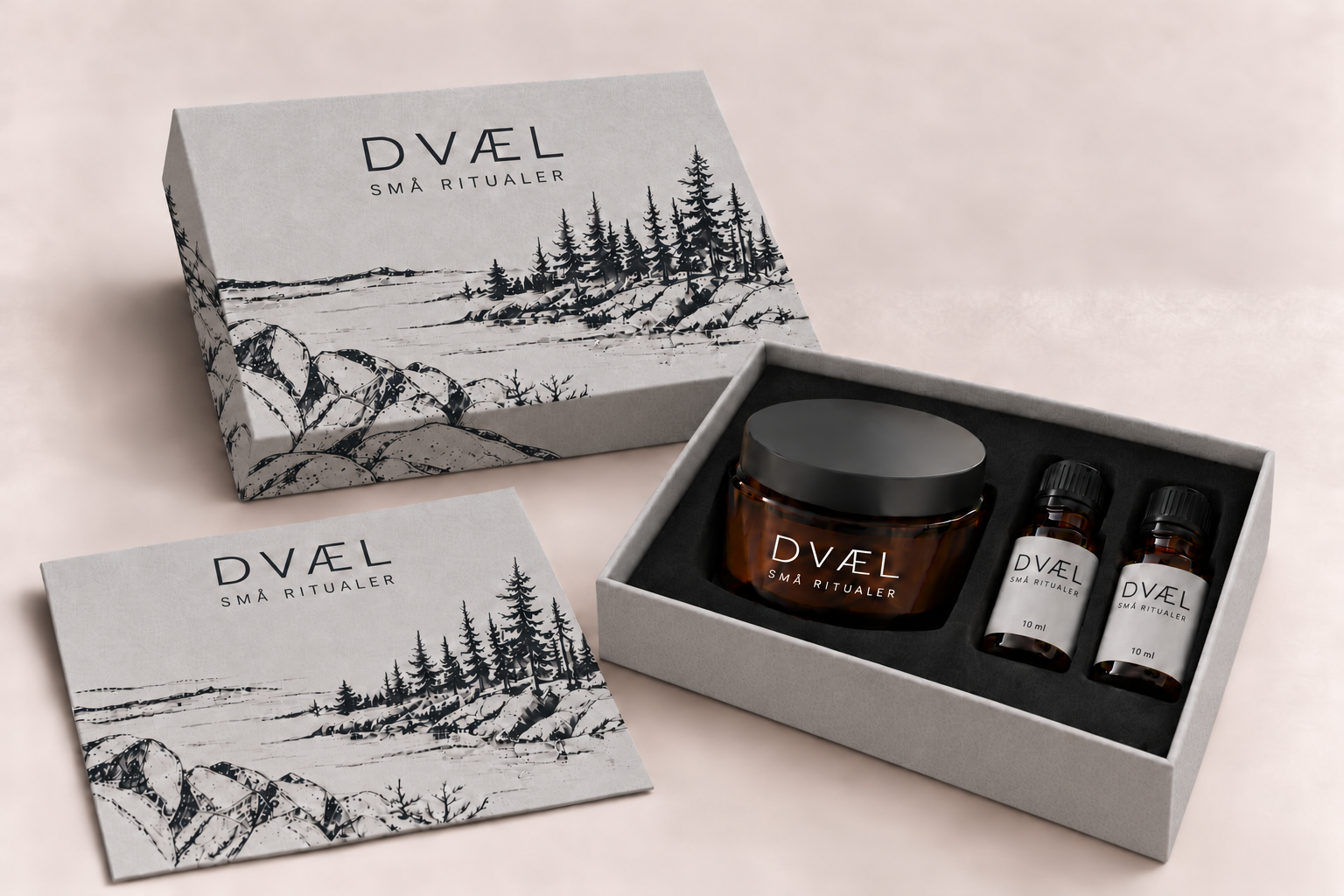 Visualisering af DVÆL-sættet med lysegrå æske og ritualkort, amberglas med sort låg og to olieflasker med lysegrå etiketter